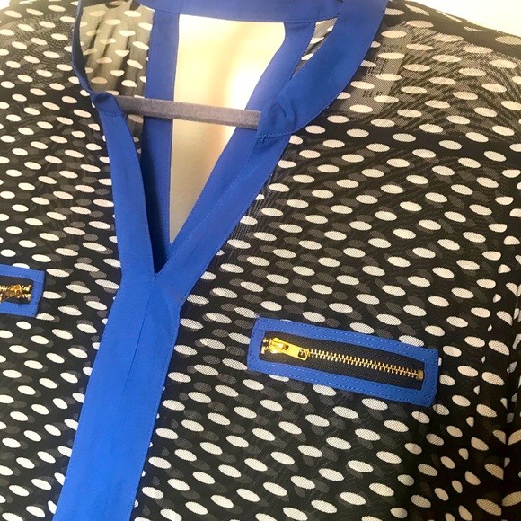 Pretty blue top - Picture 2 of 5